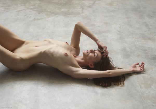 Image #1 from the gallery Anya female figure