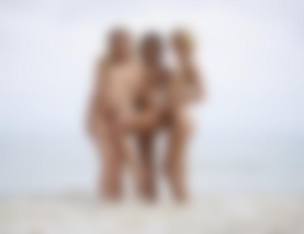 Image #11 from the gallery Ariel Marika Melena Maria beach bodies