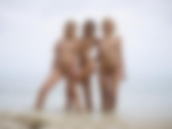 Image #10 from the gallery Ariel Marika Melena Maria beach bodies