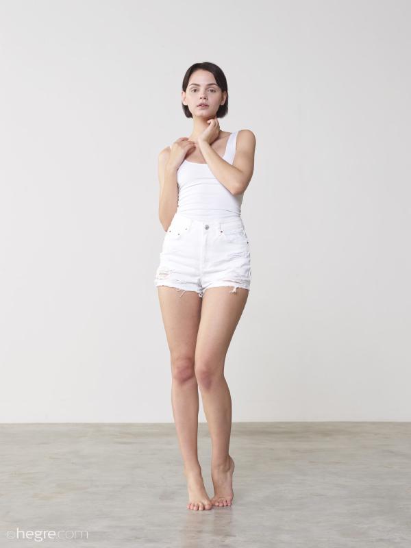 Image #2 from the gallery Ariel white innocence