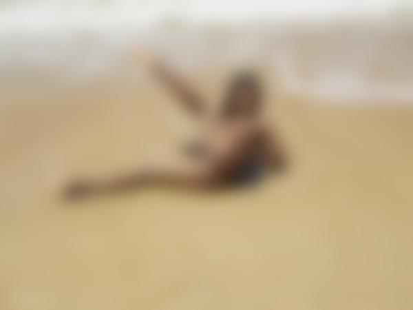 Image #11 from the gallery Chloe beach body