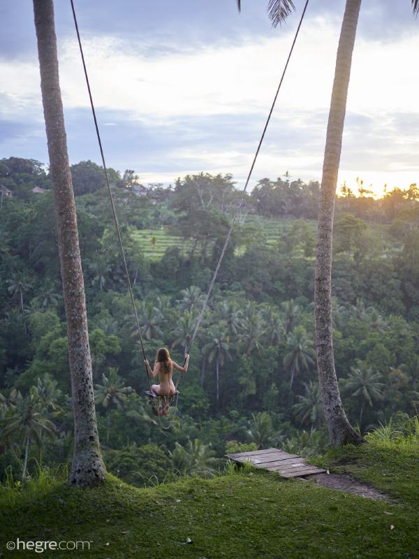 Изображение №2 от галерията Люлка Clover Ubud Bali