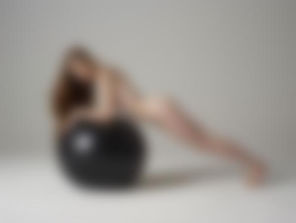 Bilde #8 fra galleriet Emily svart ball del 1