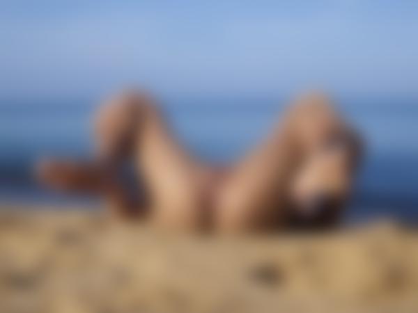 Image #9 from the gallery Jessa beach exhibitionist