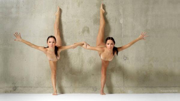 Julietta and Magdalena acrobatic art