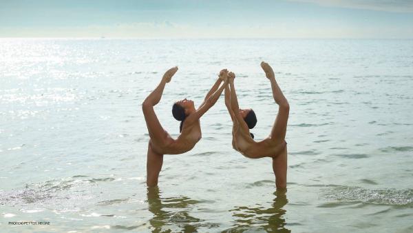Julietta and Magdalena beach ballet