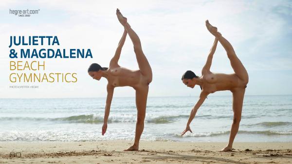 Senam pantai Julietta dan Magdalena