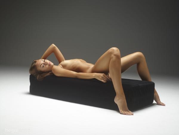 Image #7 from the gallery Karina monumental nudes