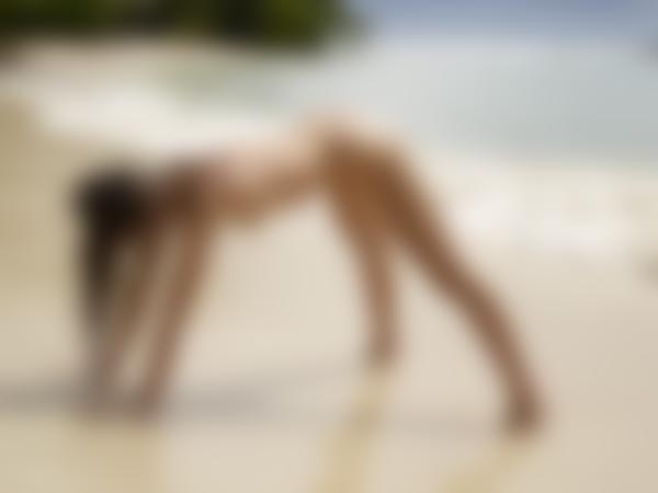 Image #9 from the gallery Mira beach nudes